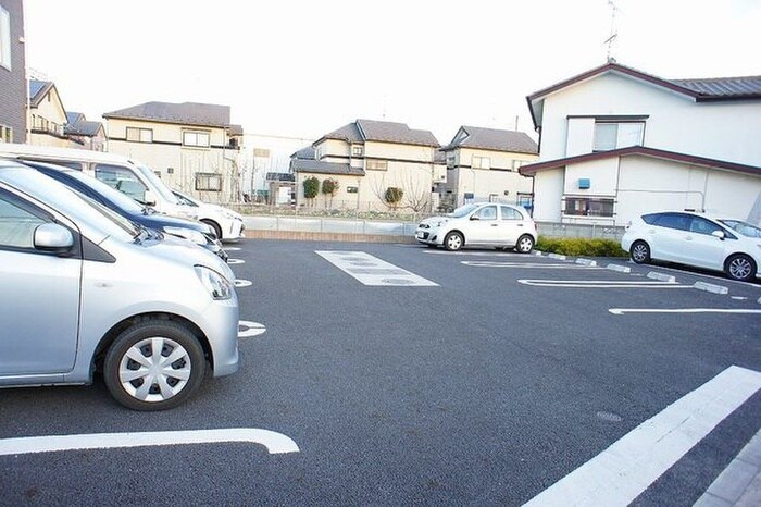 物件外観写真3　(駐車場)