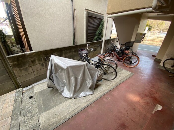 物件外観写真4　(駐輪場)