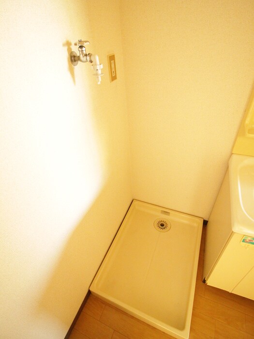 物件内観写真14　(洗濯機置場)