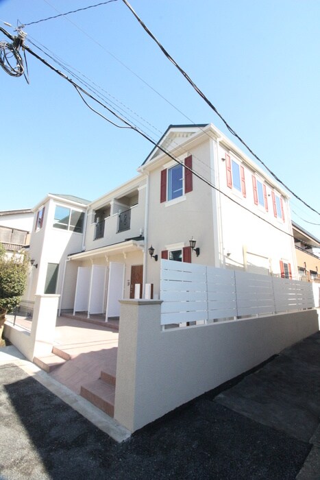 物件外観写真2　(エントランス部分)