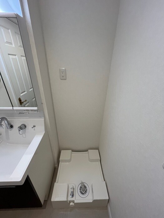 物件内観写真15　(洗濯機置場)