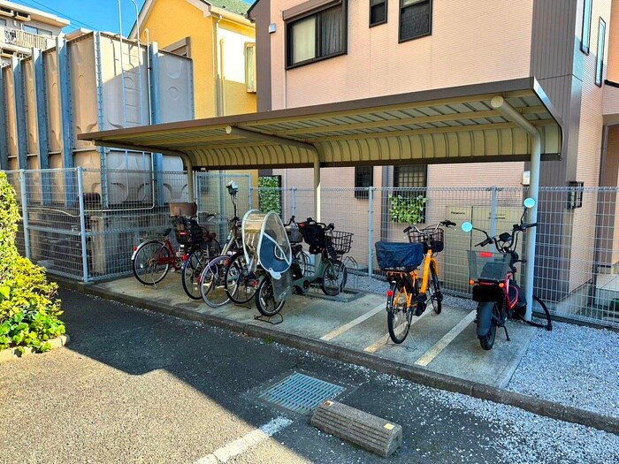 物件外観写真2　(駐輪場)