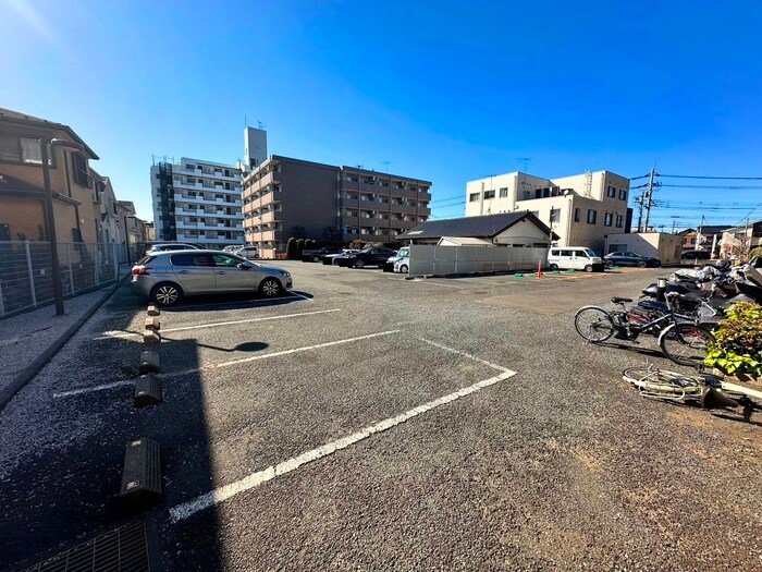 物件外観写真3　(駐車場)