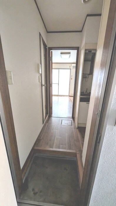 物件内観写真7　(玄関)