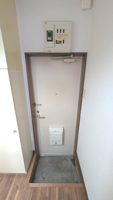 物件内観写真8　(玄関)