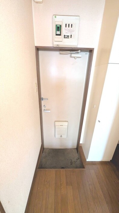物件内観写真8　(玄関)