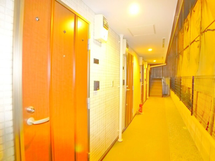 物件外観写真5　(エントランス部分)