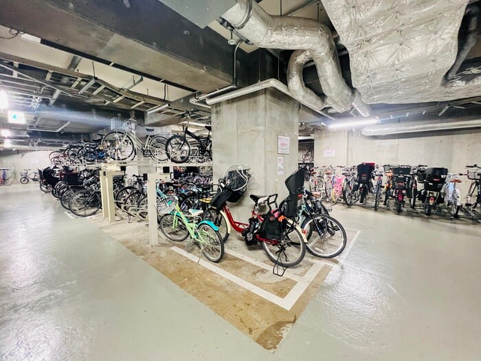 物件外観写真5　(駐輪場)