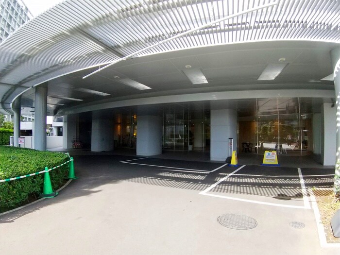 物件外観写真6　(エントランス部分)