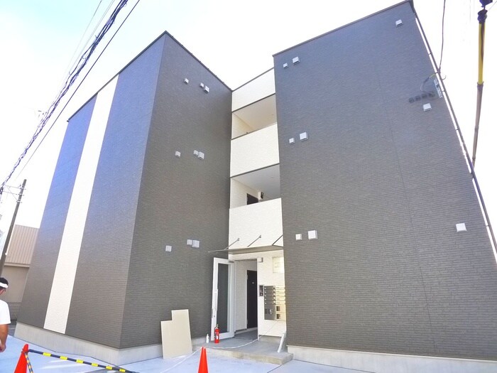 物件外観写真6　(エントランス部分)