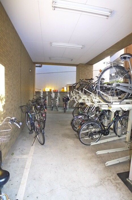 物件外観写真4　(駐輪場)