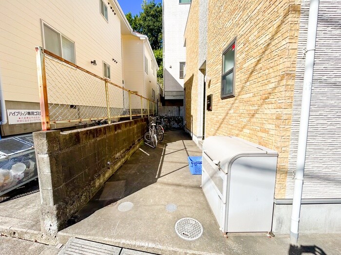 物件外観写真5　(エントランス部分)