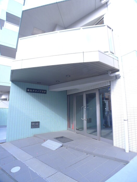 物件外観写真4　(エントランス部分)