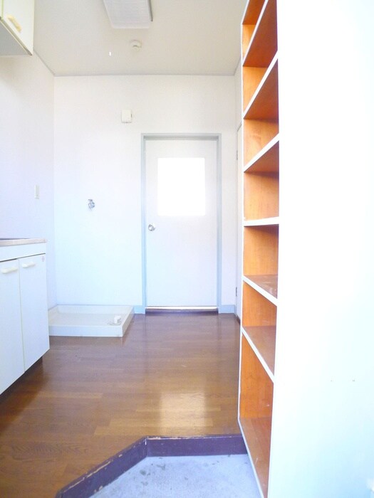 物件内観写真16　(玄関)