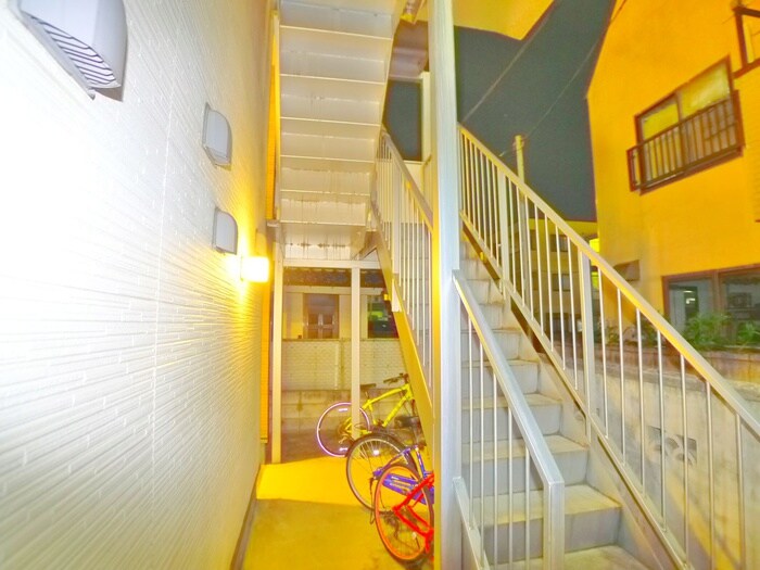 物件外観写真4　(エントランス部分)