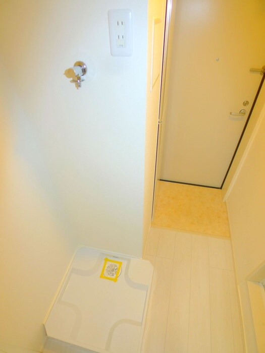 物件内観写真14　(洗濯機置場)