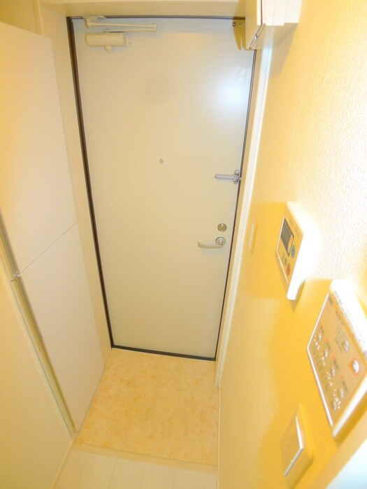 物件内観写真16　(玄関)