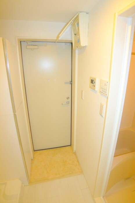 物件内観写真16　(玄関)