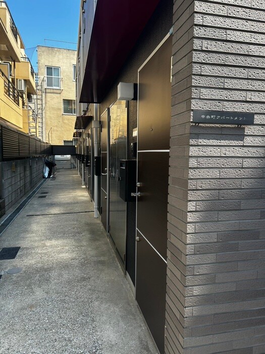 物件外観写真2　(エントランス部分)