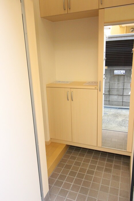 物件内観写真17　(玄関)