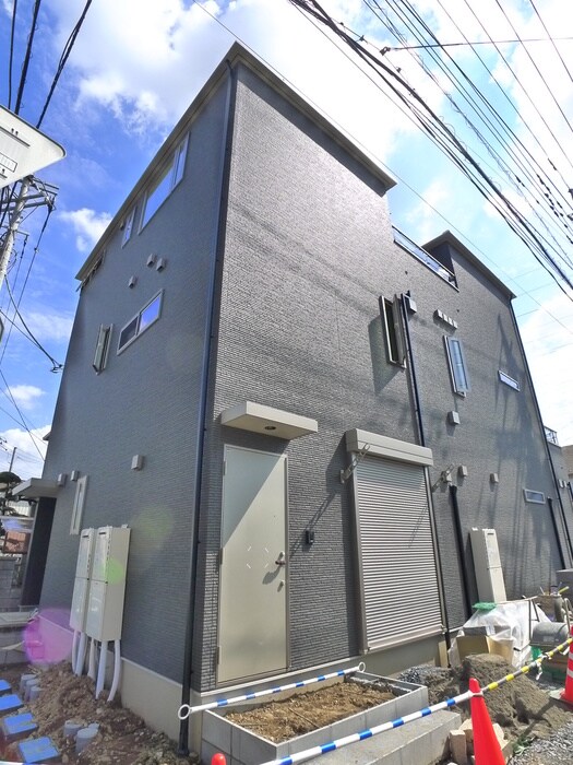 物件外観写真3　(エントランス部分)