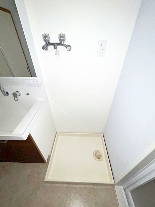 物件内観写真18　(洗濯機置場)