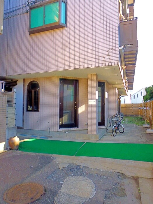 物件外観写真3　(エントランス部分)