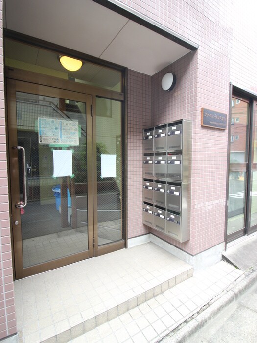 物件外観写真2　(エントランス部分)