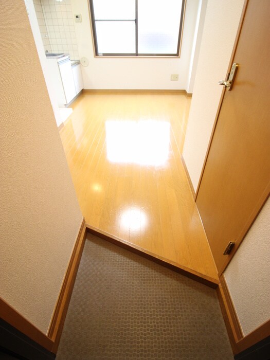 物件内観写真13　(玄関)