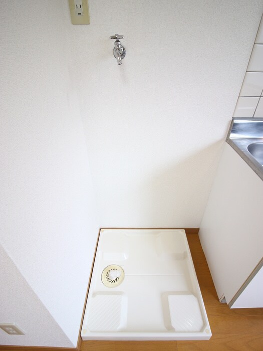 物件内観写真14　(洗濯機置場)