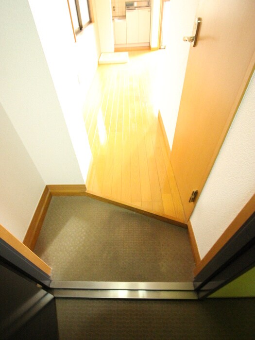 物件内観写真18　(玄関)