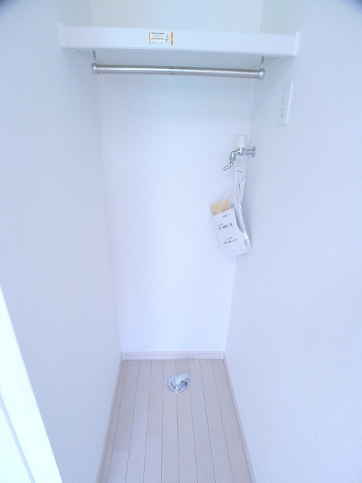 物件内観写真16　(洗濯機置場)