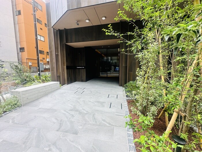 物件外観写真2　(エントランス部分)