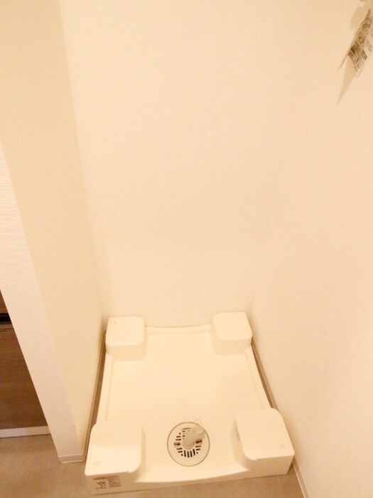 物件内観写真16　(洗濯機置場)