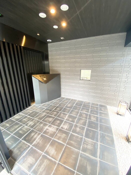 物件外観写真6　(エントランス部分)