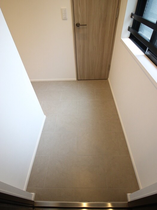 物件内観写真18　(玄関)