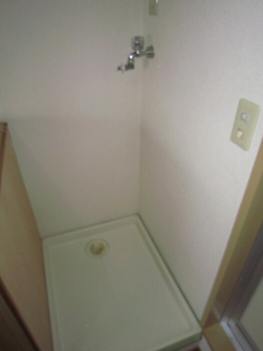 物件内観写真14　(洗濯機置場)