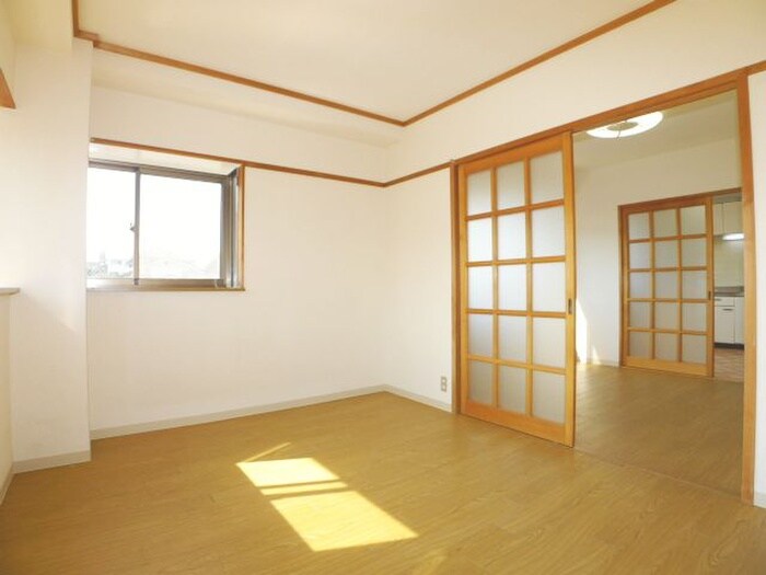 物件内観写真7　(室内からの展望)