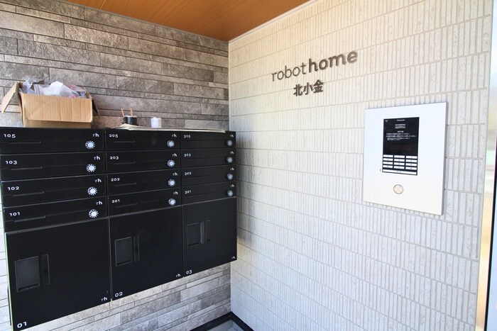 物件外観写真3　(エントランス部分)