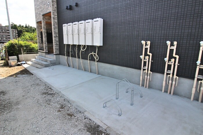 物件外観写真5　(駐輪場)