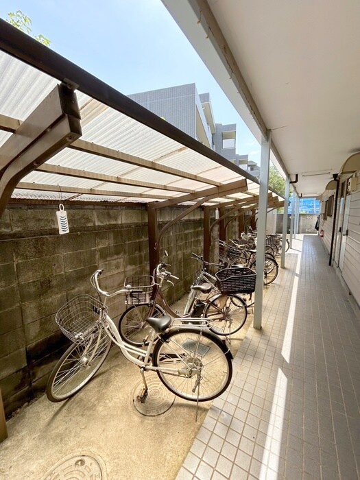 物件外観写真3　(駐輪場)