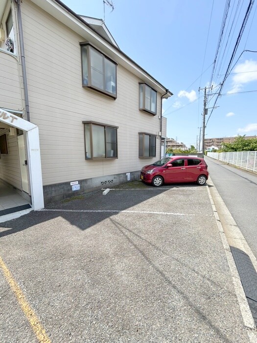 物件外観写真4　(駐車場)
