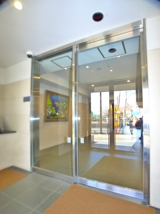 物件外観写真4　(エントランス部分)