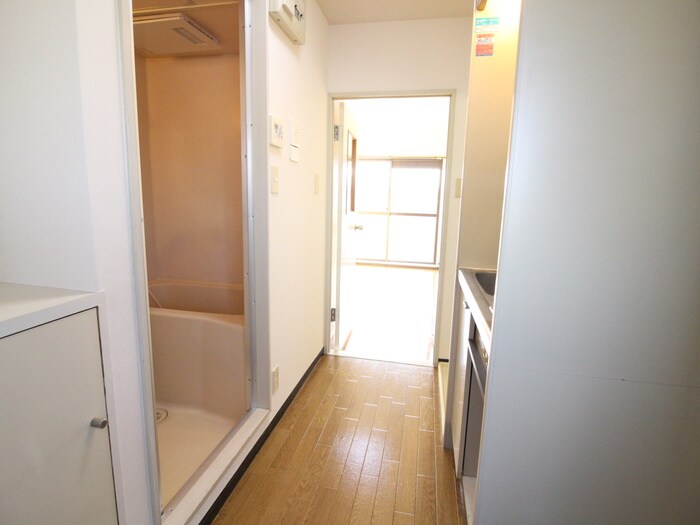 物件内観写真14　(廊下)