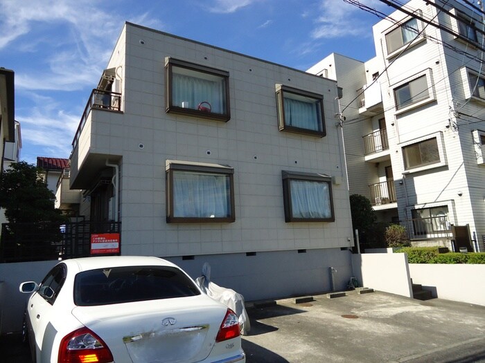 物件外観写真2　(駐車場)