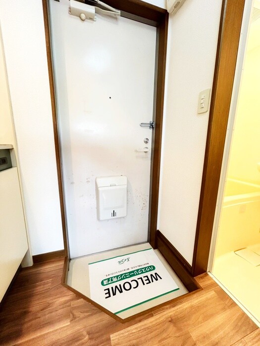 物件内観写真11　(玄関)