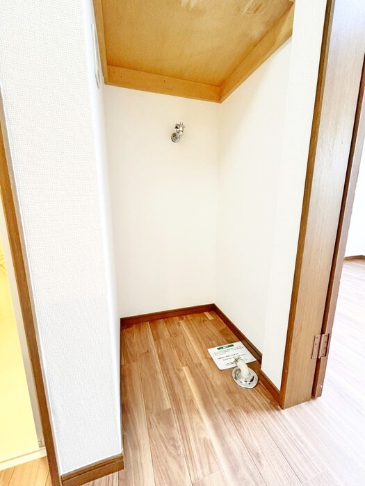 物件内観写真12　(洗濯機置場)