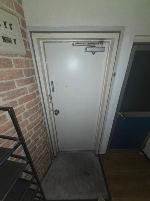 物件内観写真7　(玄関)