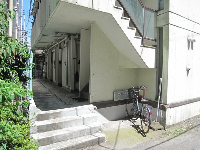 物件外観写真3　(エントランス部分)