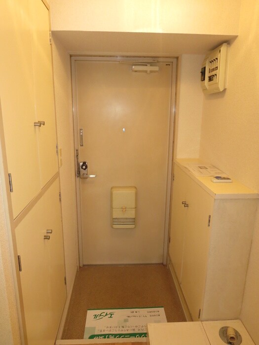 物件内観写真11　(玄関)